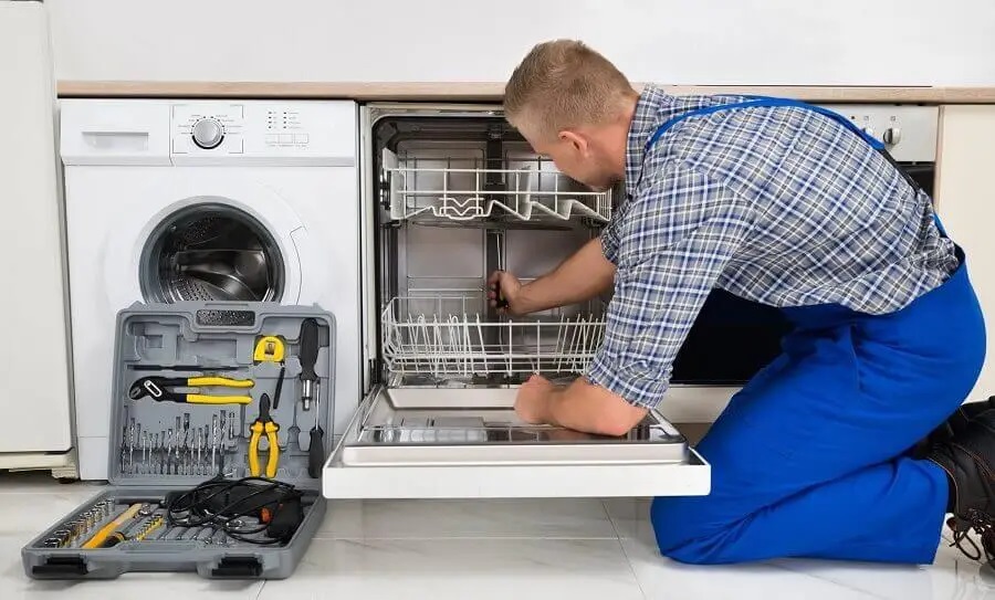 Darıca Gorenje servisi teknisyen ekibi beyaz eşya tamiri yaparken